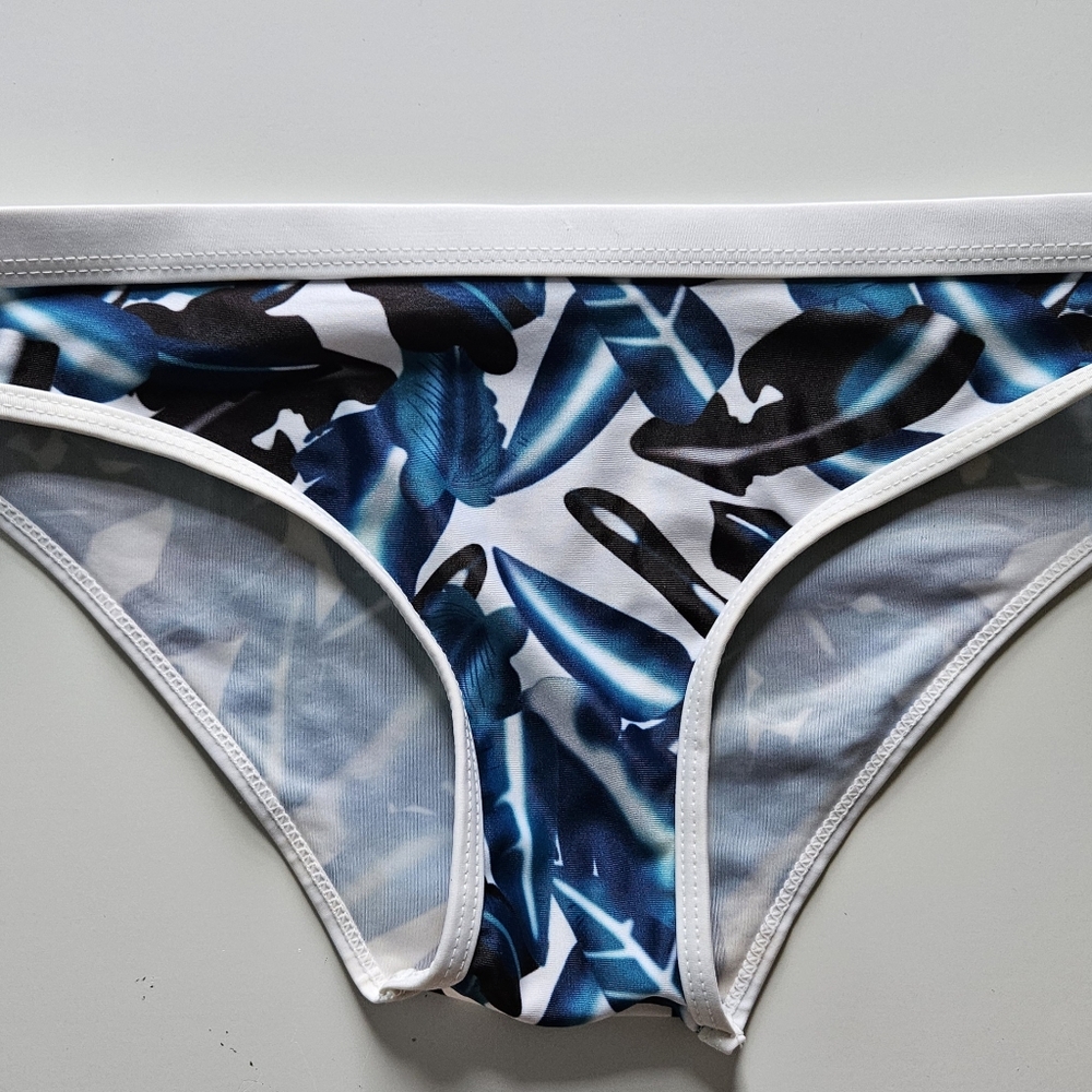 BIKINI - Picture 5 of 9